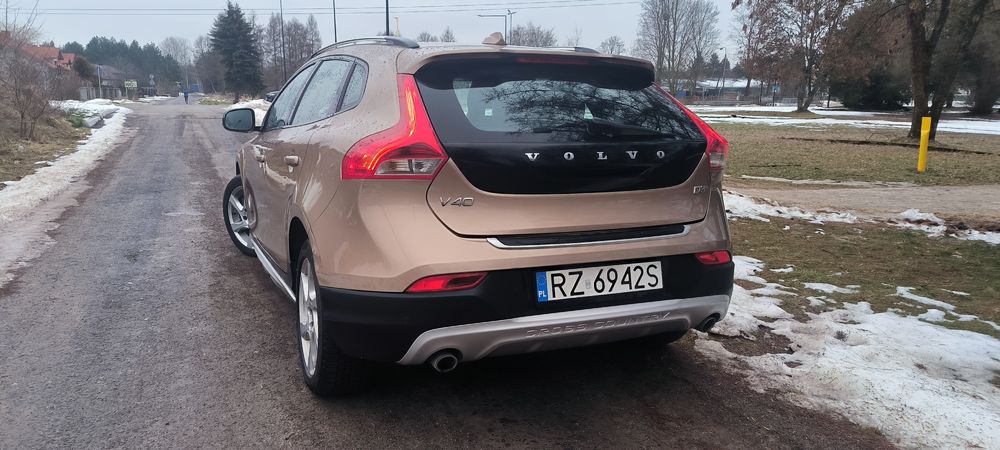 Volvo V40 Cross country Summum 2.0 D3 150 km, salon pl.