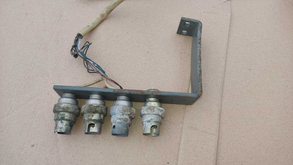 Крепление патрон двухконтактных сигнальных ламп