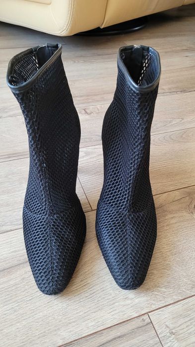 Czarne ażurowe botki Zara z siateczki, na obcasie roz. 38