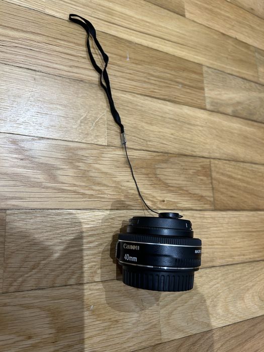 Canon EOS Rebel T3i + uma objetiva + filtros + saco