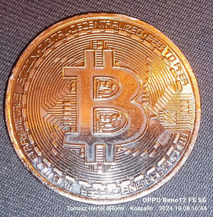 Krupotwaluta moneta posrebrzana Bitcoin kolekcjonerski.