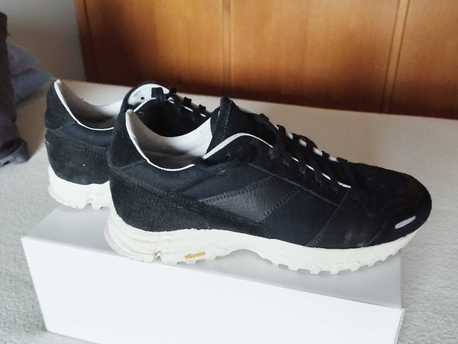 Sapatilhas em Pele (Marca - Vibram) (Tam 41)