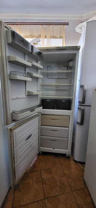 Продам Холодильник,Морозильну камеру