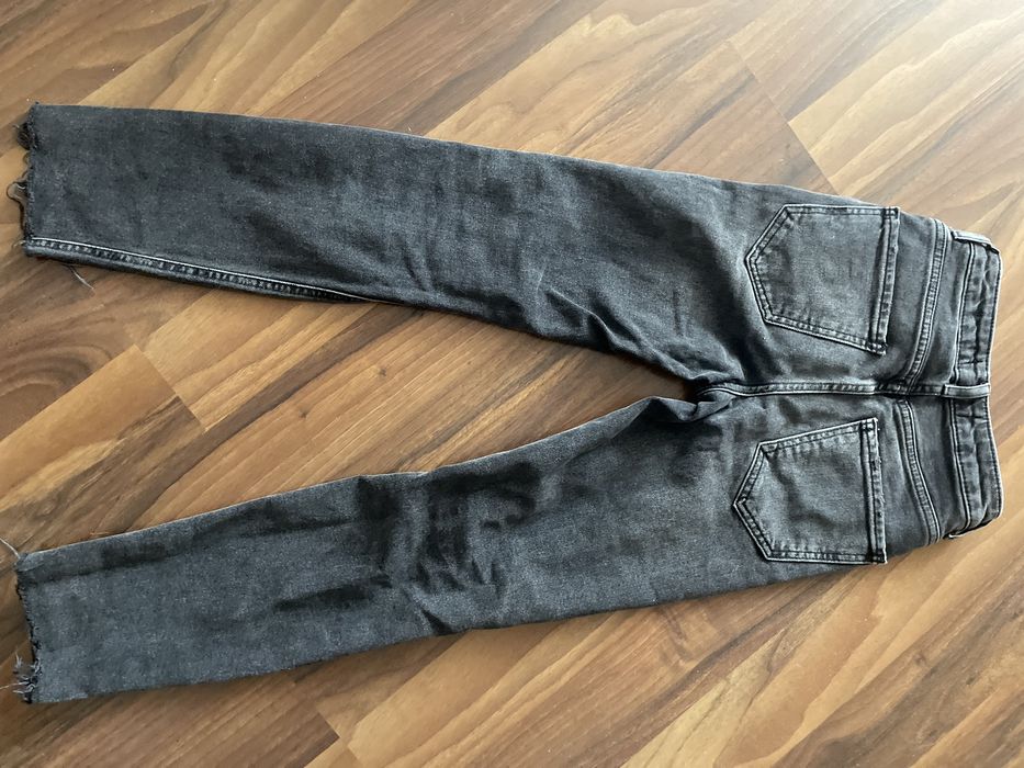 Джинси стильні, рвані на 10 років