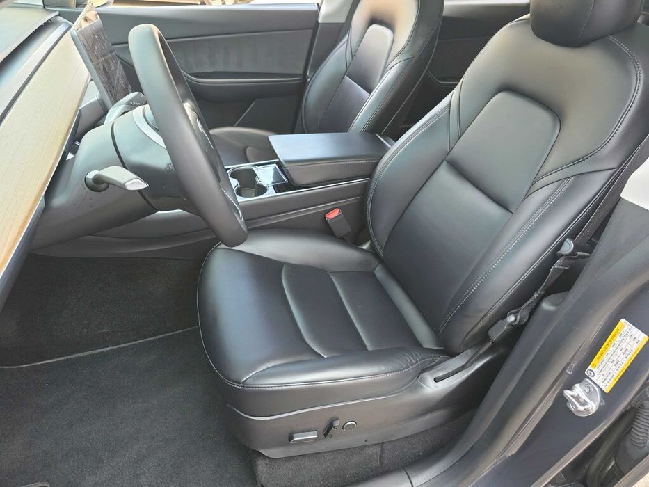 Tesla Model Y Long Range      2021