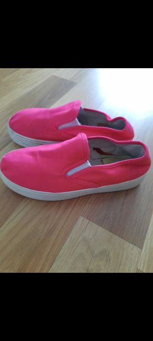 Buty na wyższej podeszwie