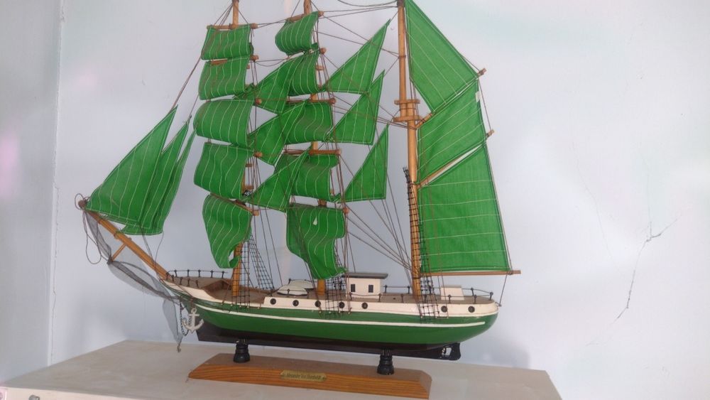 Żaglowiec drewniany model  63 x 55