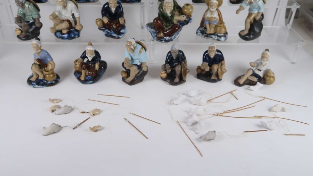Conjunto de 18 figuras da China em Argila