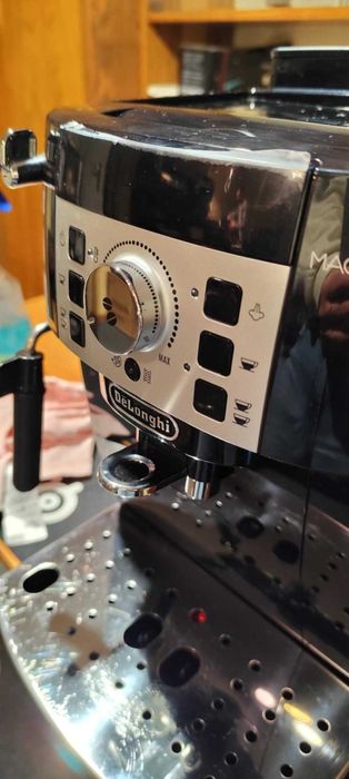 Automatyczny ekspres ciśnieniowy De'Longhi Magnifica S 1450 W czarny