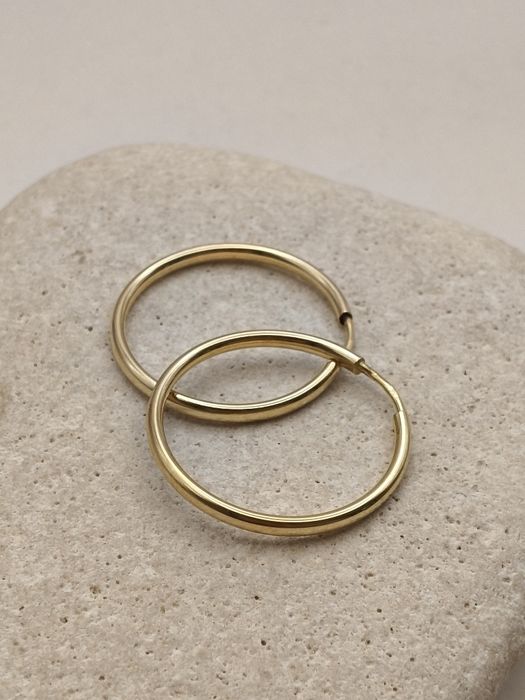 Złote kolczyki kółka