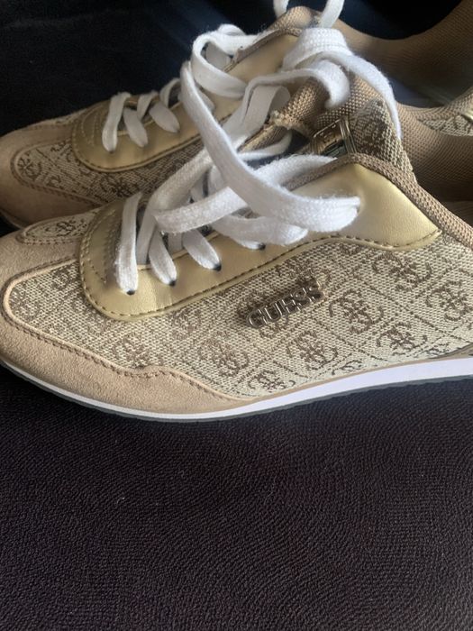 Buty jak  marki Guess beżowe
