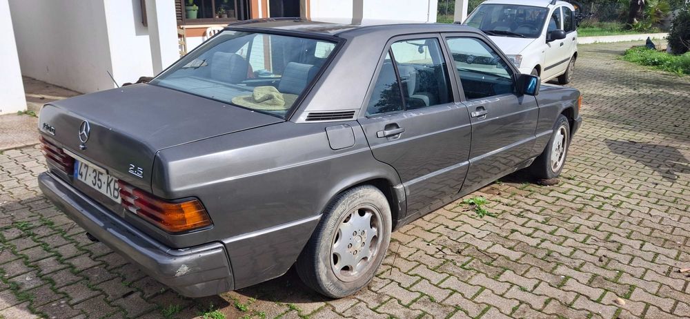 Selling Mercedes 2.5 190d