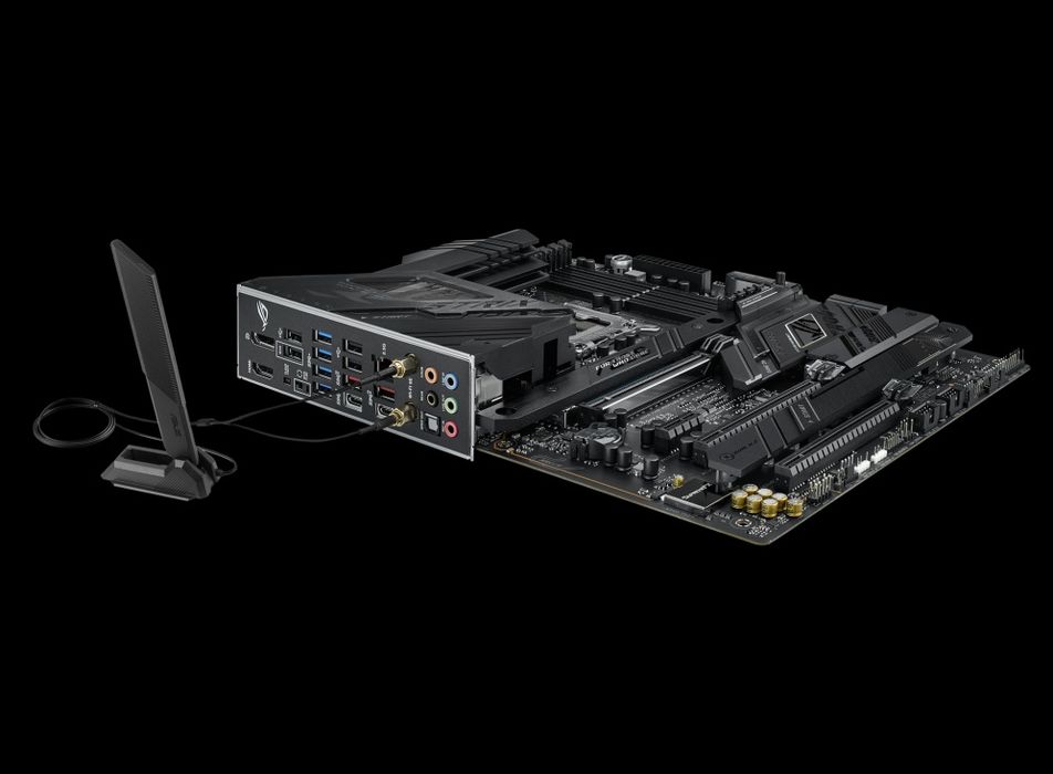 Asus ROG STRIX Z790-F GAMING WIFI + Intel Core i7-13700K