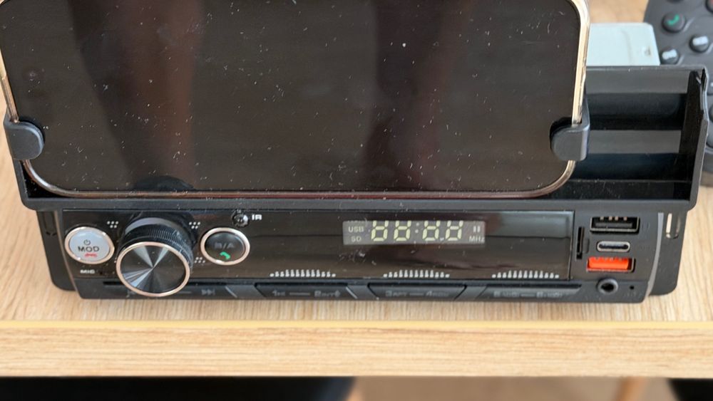 RADIO SAMOCHODOWE USB, Bluetooth, Uchwyt na telefon. Jak Nowe!