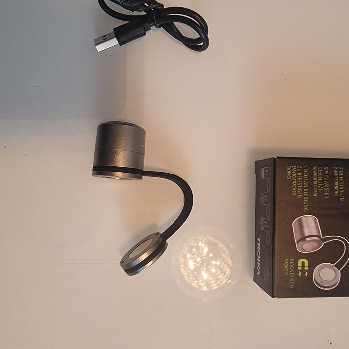 Mini latarka z magnesem