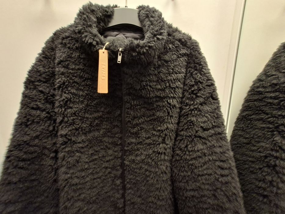 Нова куртка зі штучного хутра skims