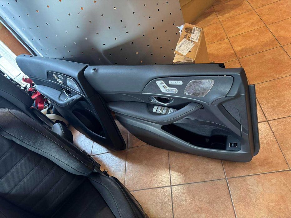 Салон сидіня підлокотник карти обшивки Mercedes-Benz GLS 167