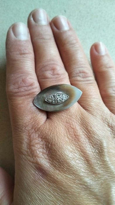 Anel de prata e madrepérola