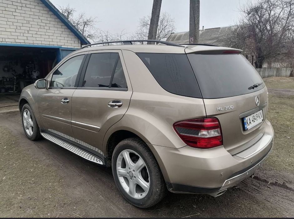 Автомобіль Mercedes-Benz ML350