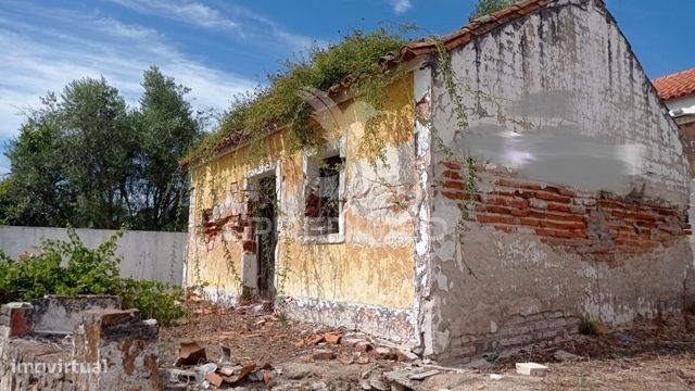 Ruína localizada na Barragem de Montargil