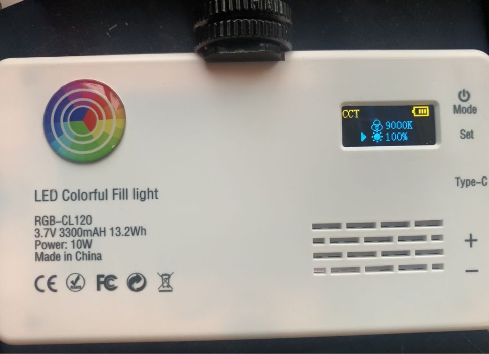 Нове Накамерне світло RGB CL120