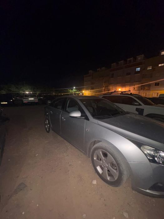 Vendo carro familiar como novo. Mais informaçao entrar em contacto