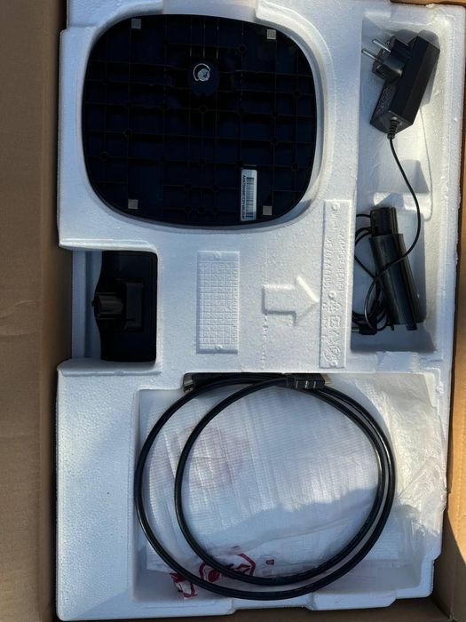 Монітор 23.8” FullHD LG 24MP57HQ-P. VGA і HDMI кабелі. Камера Logitech