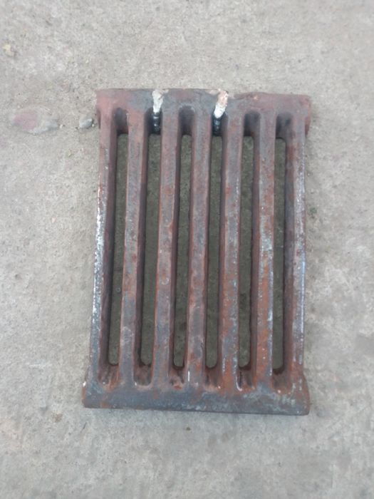 продам чугунные колосники 30x20 см.