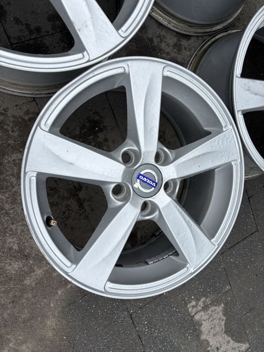 Felgi aluminiowe Volvo 5x108 R16 7J Et 50 Otw 63.4 Nr B34