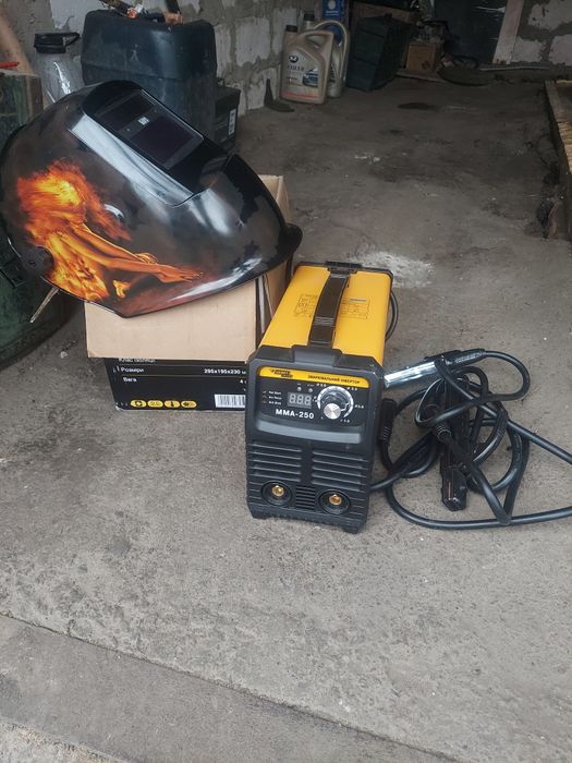 Зварювальний інвертор kaizer 250  разом з маскою