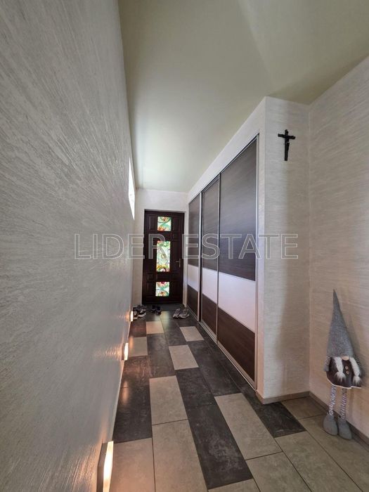 Продаж будинку 5 кімн в Ужгороді, 390 м², 8.5 сот.