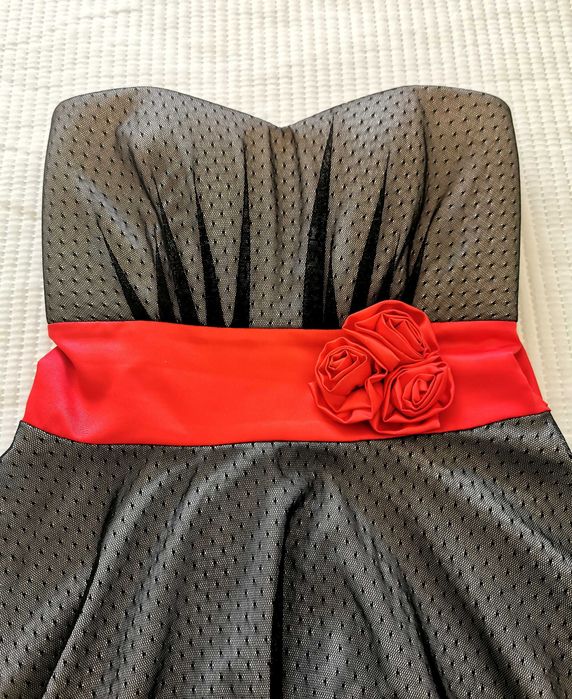 Vestido de festa com tule preto
