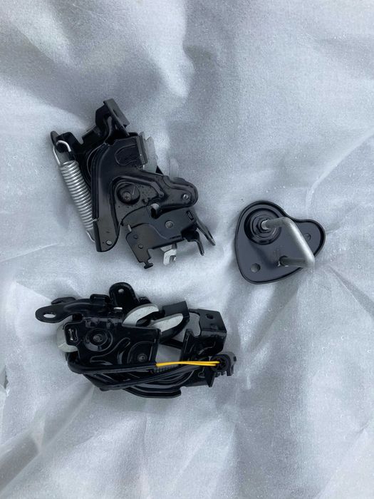 Замки капота L/R G30G31F90G32G11G12G14G15G16G02F9F98G06G07F30G20 BMW