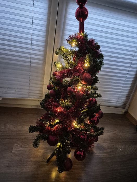 Choinka+bombki+łańcuch+światełka