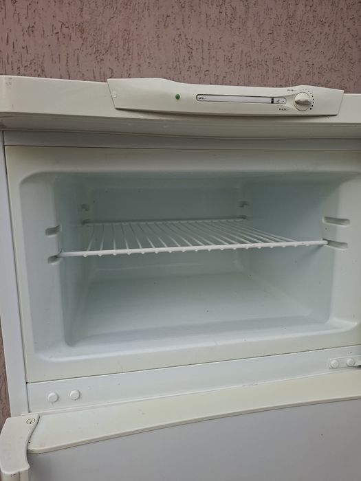 Холодильник Indesit RA32G
