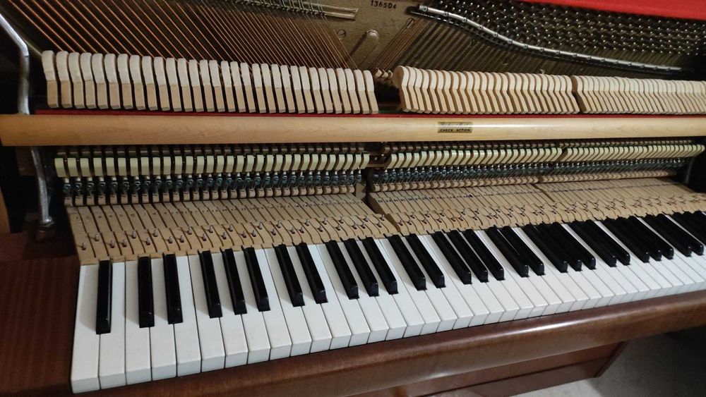 Piano Vertical Bentley