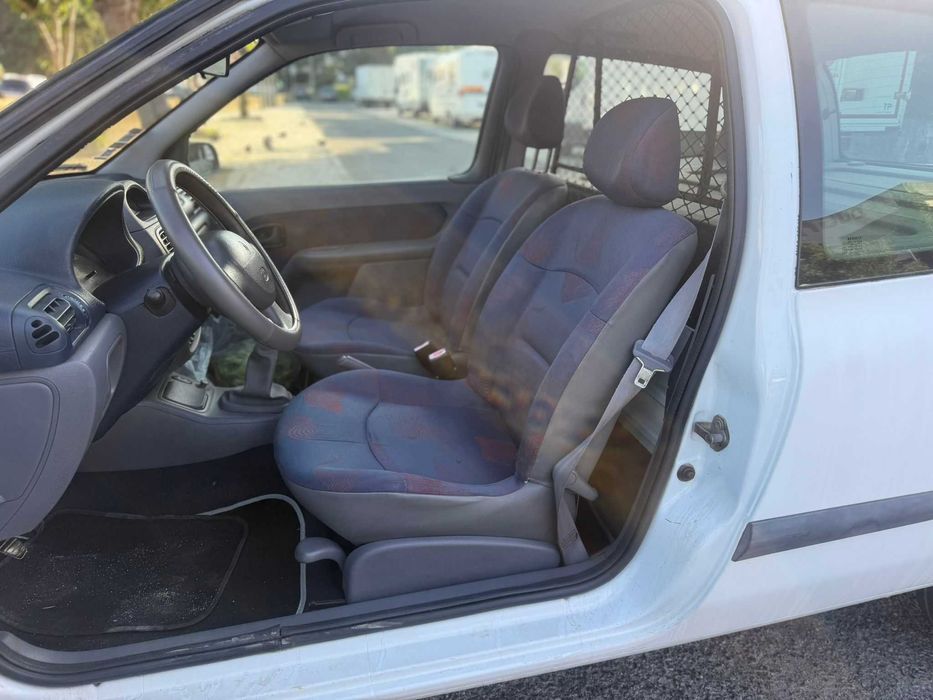 reanult clio 1.9d um comercial econômico e fiável