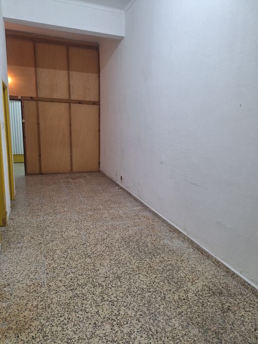 Espaço comercial com boa exposição - arrendamentos a partir Abril