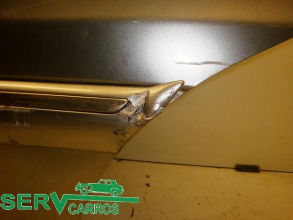 Porta trás esquerda KIA Carens II (FJ)