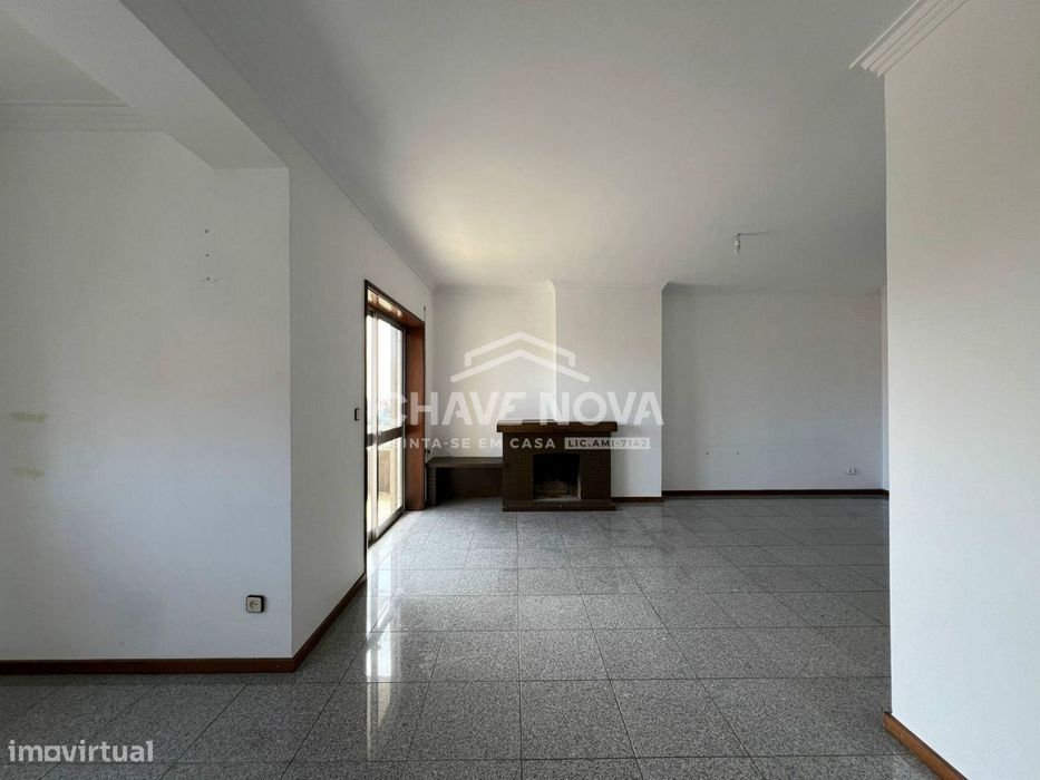 T4 c/ Lugar de Garagem em Canidelo (Quinta da Bela Vista)