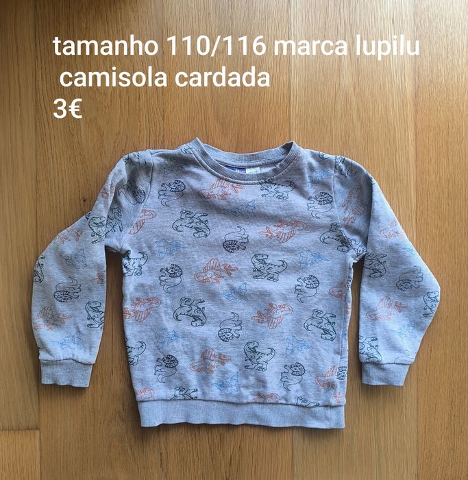 Pijama menino entre outras roupas