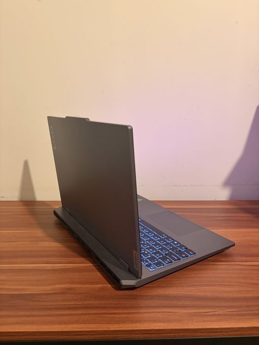Lenovo Loq 15IAX9