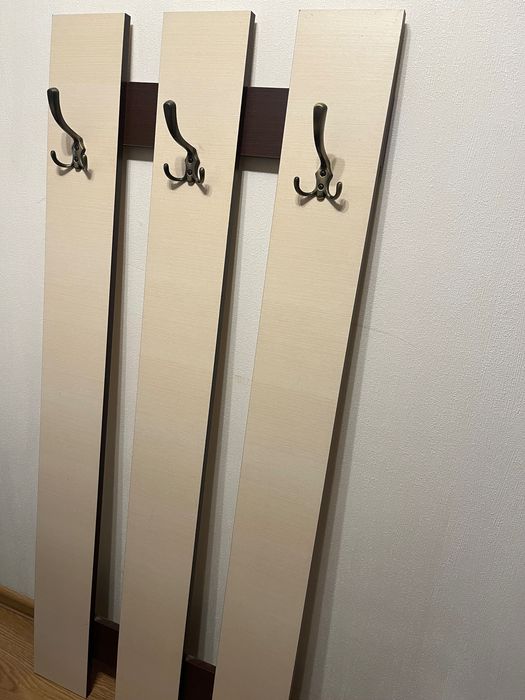 Вішалка настінна