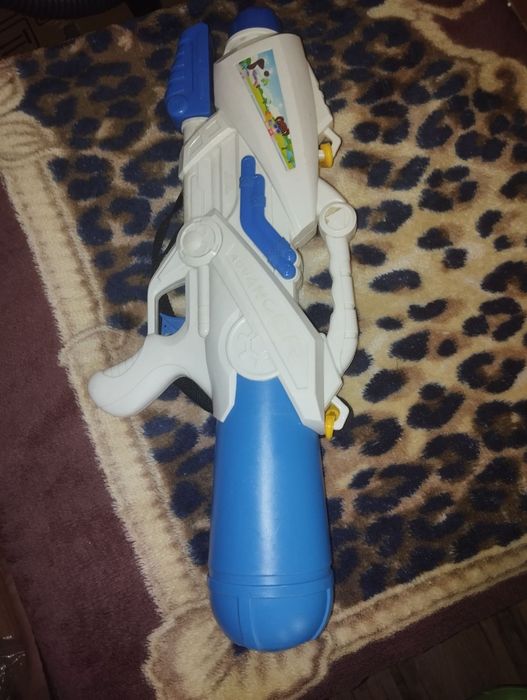 Продам бу  водний дитячий бластер.