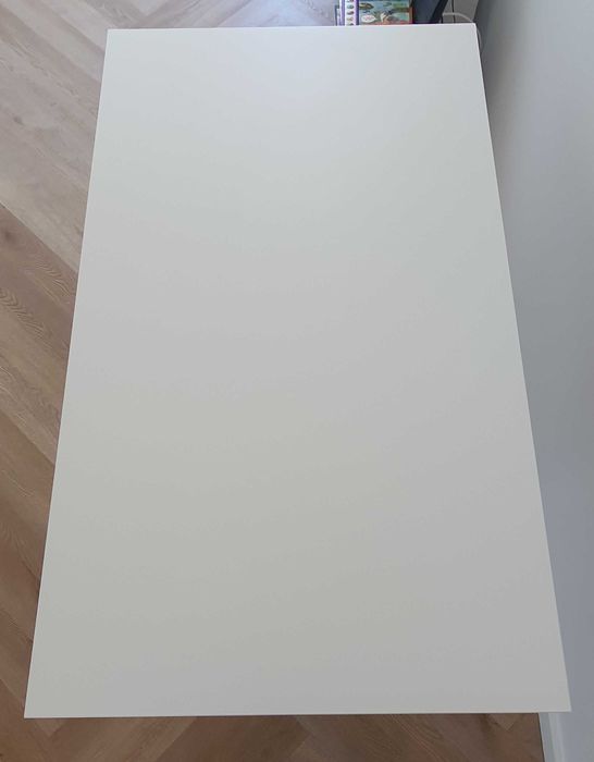 Secretária Ikea Trotten, como nova