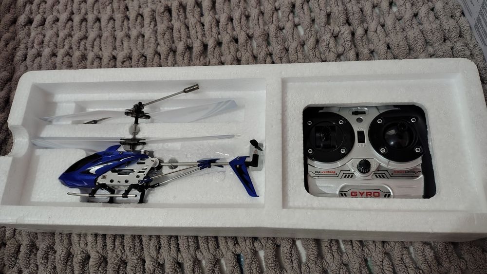 Вертолет на управлении новый