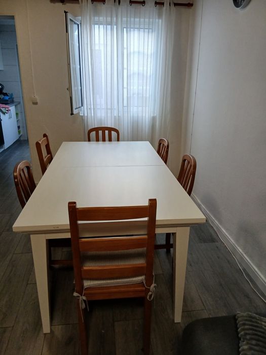 Mesa branca com extenção cozinha/sala