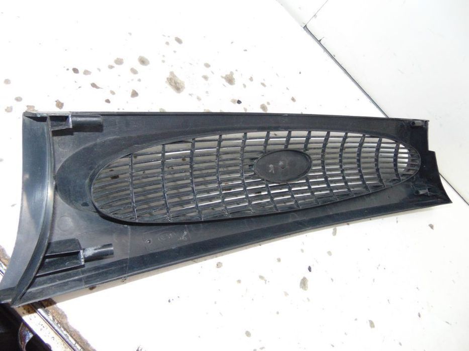Ford fiesta 97 grelha central e espelho