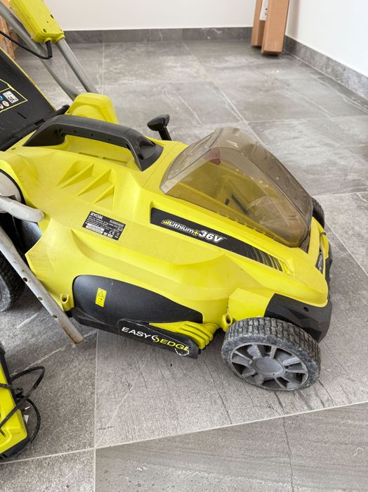 Máquina de cortar relva Ryobi
