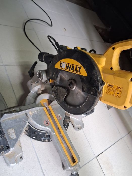 DEWALT DWS773 Торцовка